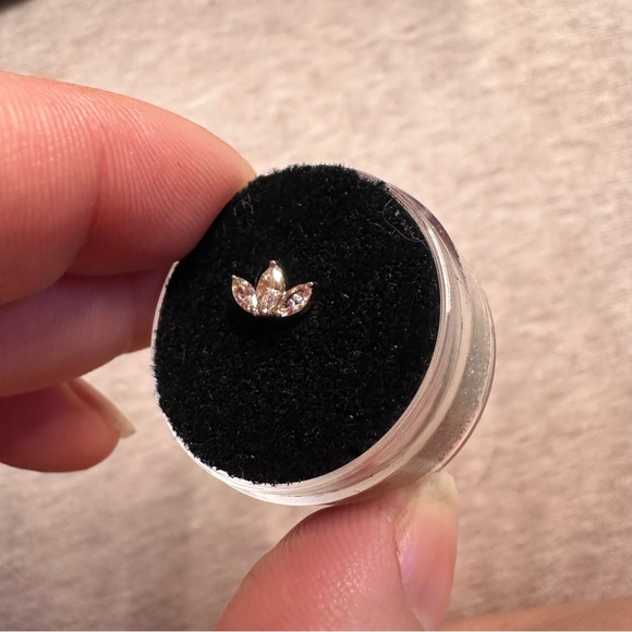 14k solid yellow gold marquise natural diamond earring stud helix lotus - Picture 3 of 5